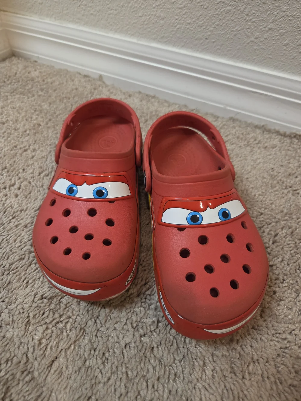 CROCS Kids Lightning McQueen Red Clogs - Picture 2 of 7